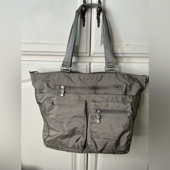 Baggallini Handbags - Baggallini Any day Tote/ briefcase travel tote